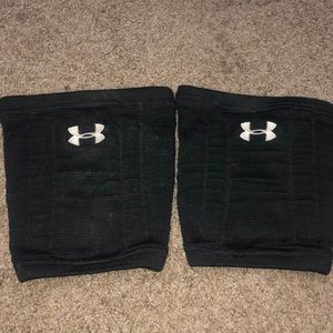 Under Armor volleyball knee pads!